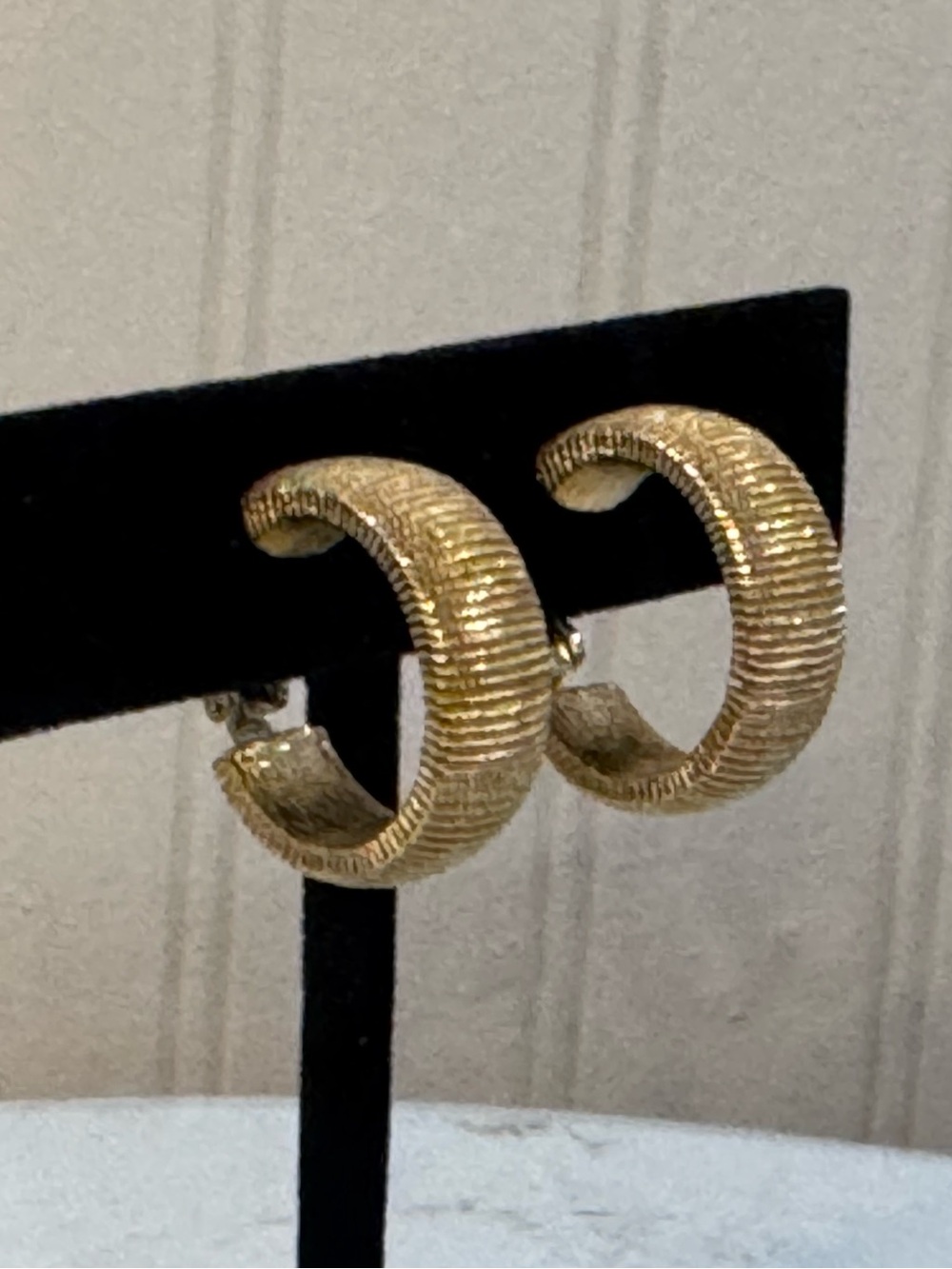 Vintage Trifari Earrings Gold Tone Ribbed Hoop Womens Clip On Statement Jewelry